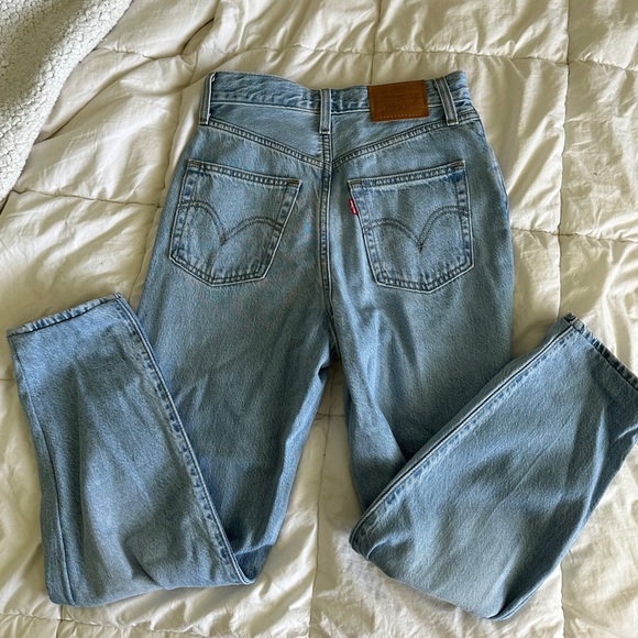 BNWOT Levi’s High-Loose Taper Dad Jeans - Picture 2 of 4